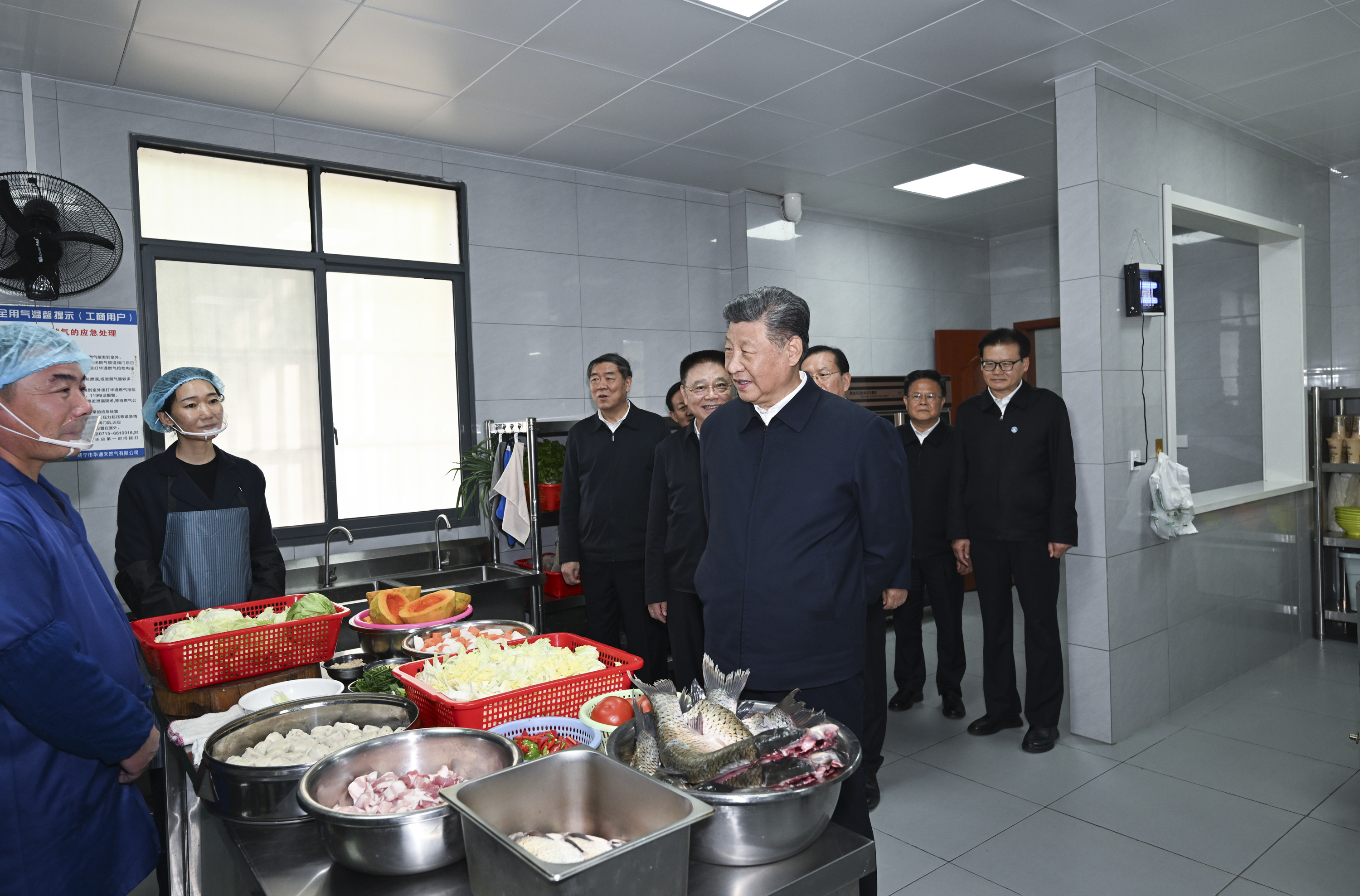 2024年11月5日，習(xí)近平總書記在湖北省咸寧市嘉魚縣潘家灣鎮(zhèn)四邑村考察。